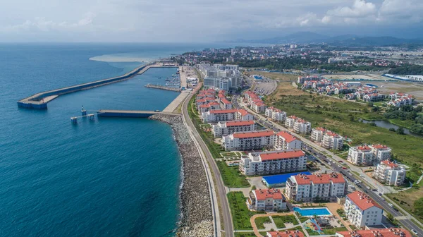 Utsikt Blåkysten Svartehavet Sommer Sotsji Moderne Hus Havna Imeretinsky Resort – stockfoto