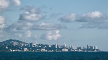 Deniz zamanındaki bulutlar