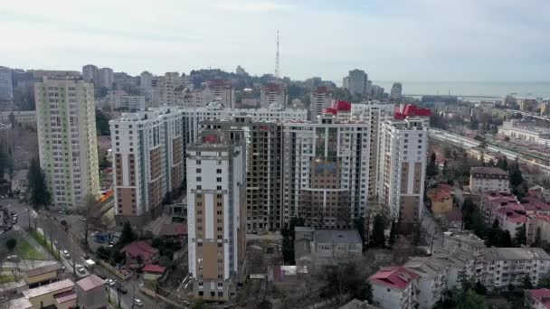 Vista aérea. Edificios comerciales residenciales y financieros, calles y encrucijadas desde arriba. Disparo de dron. Confort edificios de la ciudad. — Vídeo de stock