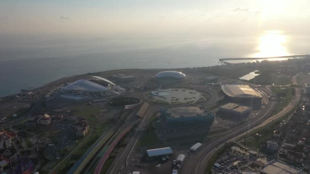 Повітряний футбольний стадіон Фішт. Sochi, Adler, Russia, Olympic Torch and Fisht Stadium побудовано для зимових Олімпійських ігор 2014. Фішт стадіону, головна церемоніальна зона. Кадри високої якості 4k — стокове відео