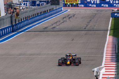 Soçi, Rusya - 27 sep 2020: Sochi, Rusya - 26 Eylül 2020: Rusya Formula 1 Grand Prix Sochi 2020 sırasında pistler. Otoodrom. Rosgonky. VTB 'de. bolide f1. 
