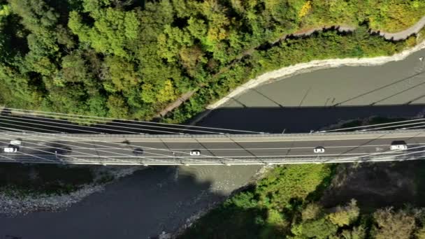 Letecký pohled na most a novou dálnici ze Soči do Krasnaya Polyana, Rusko. — Stock video