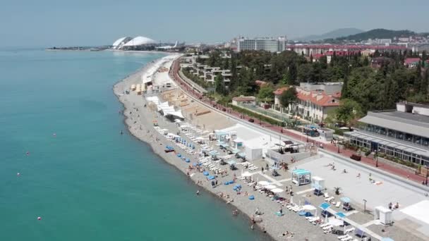 Vídeo Aéreo Terraplén Olímpico Sochi Playa Mar Negro Temporada Vacaciones — Vídeos de Stock