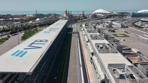SOCHI, RUSSIA-JUNE 01, 2021: the starting area of the Sochi Autodrom, a birds-eye view. Sochi Olympic Park. A sunny summer day. The Black Sea coast of Russia. auto racing. Overclocking. Sport. — Stock Video