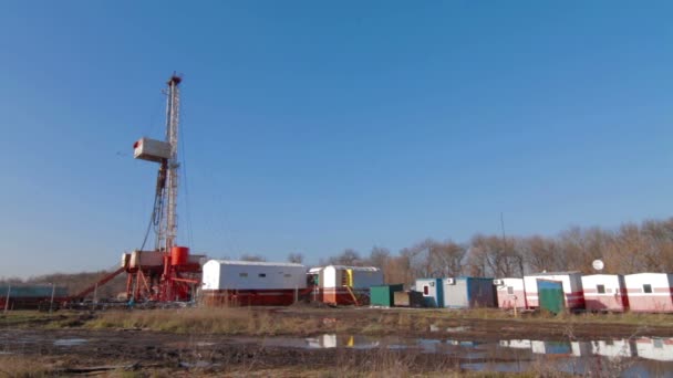 Appareil de forage pétrolier dans le champ — Video
