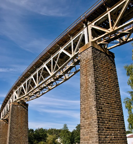 Ponte a capriate in acciaio — Foto Stock