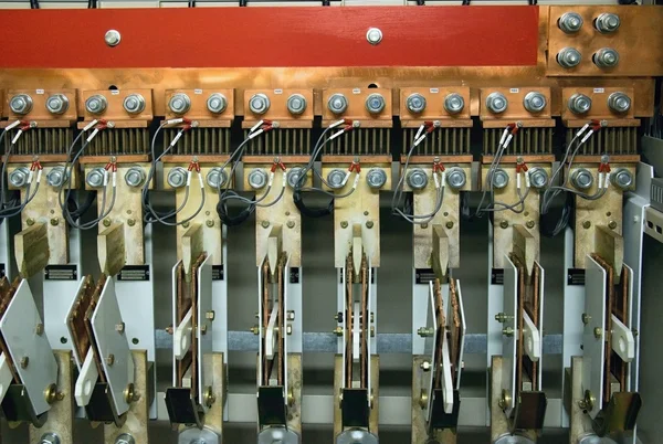 Yüksek gerilim devre kesiciler grubu