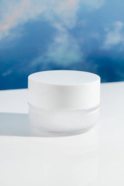 güzellik modası makyaj şişesi losyonu krem ürün cilt sağlık konsepti arka planda