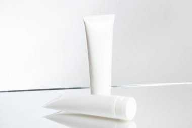 güzellik modası makyaj şişesi losyonu krem ürün cilt sağlık konsepti arka planda