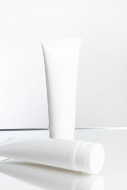 güzellik modası makyaj şişesi losyonu krem ürün cilt sağlık konsepti arka planda