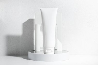 güzellik modası makyaj şişesi losyonu krem ürün cilt sağlık konsepti arka planda