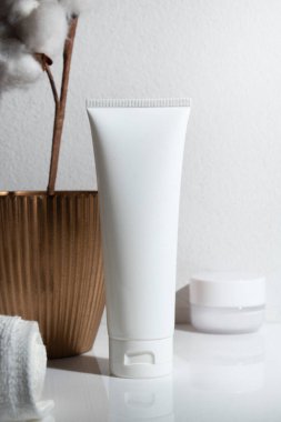 güzellik modası makyaj şişesi losyonu krem ürün cilt sağlık konsepti arka planda