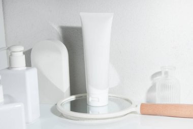 güzellik modası makyaj şişesi losyonu krem ürün cilt sağlık konsepti arka planda