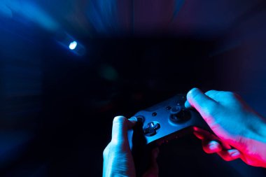 Oyun oynayan oyuncu bilgisayar, oyun ve esports yarışması, çevrimiçi yayın, turnuva konsepti