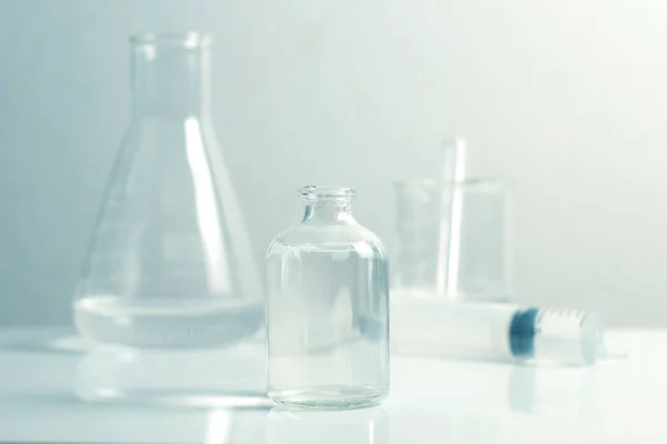 Vacuna Covid Con Atención Médica Botella Vidrio Prueba Científica Laboratorio —  Fotos de Stock