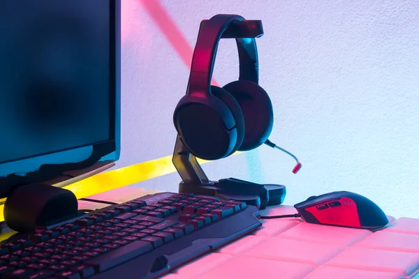 Gamer Playing Game Mouse Computer Keyboard Gaming Esports Challenge Streaming — Stock Photo, Image