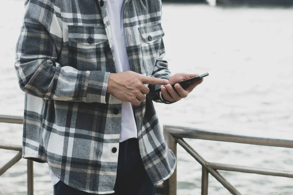 Adolescente Niño Utilizando Dispositivo Teléfono Inteligente Para Tecnología Red Línea —  Fotos de Stock