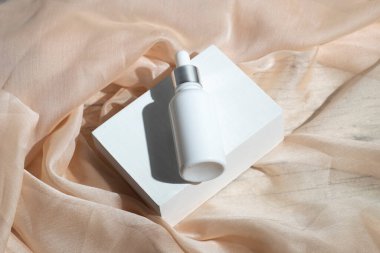 güzellik modası makyaj şişesi losyonu krem ürün cilt sağlık konsepti arka planda