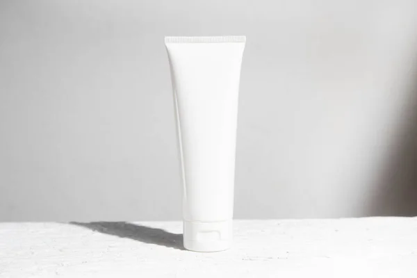 Fondo Blanco Producto Cosmético Crema Loción Botella Del Maquillaje Con — Foto de Stock
