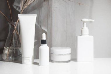 beyaz arka plan, kozmetik makyaj losyonu krem ürün güzellik moda sağlık konsepti, yüz köpüğü tedavisi