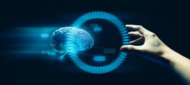 İş adamının eli ağ ve teknoloji tarafından holografik bir simgeye dokunuyor.