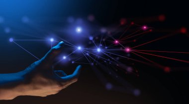 İş adamı elinde metaevren ağ bilimkurgu siber punkunun hologramını tutuyor. Siyah arka plan, internet sosyal çevrimiçi teknoloji