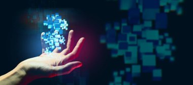 İş adamı elinde metaevren ağ bilimkurgu siber punkunun hologramını tutuyor. Siyah arka plan, internet sosyal çevrimiçi teknoloji