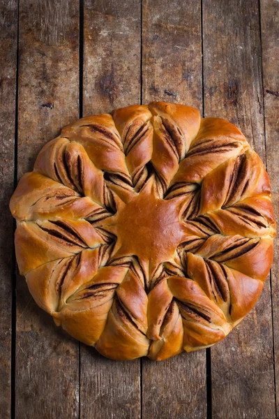 Czekolada i cynamon gwiazda pleciony chleb — Zdjęcie stockowe