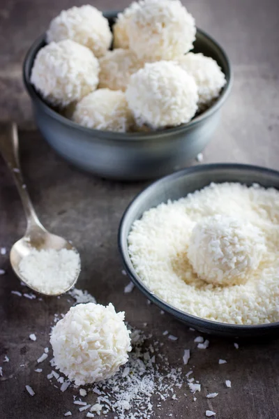 Delicious homamade white chocolate and coconut candy balls — Stock Photo, Image