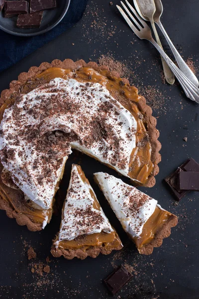 Un gâteau Banofee. Gâteau à la banane et caramel , — Photo