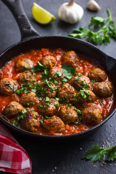 Beef  meatballs with tomato sauce in pan — Stock Photo, Image