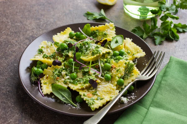 Ravioli with green peas and herbs — Stock Photo, Image