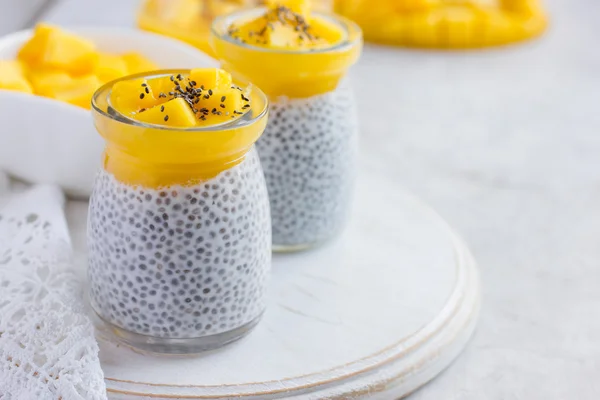 Chia zaden pudding met mango — Stockfoto