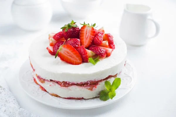 Erdbeertiramisu-Kuchen — Stockfoto