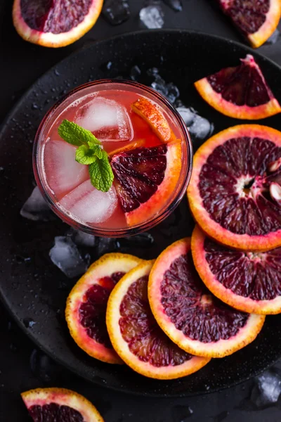 Cocktail avec orange sang rouge — Photo