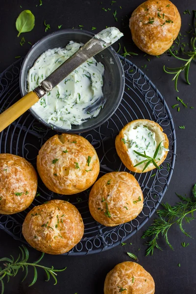 Gougeres. Traditional french cheese choux bun — Stock Photo, Image