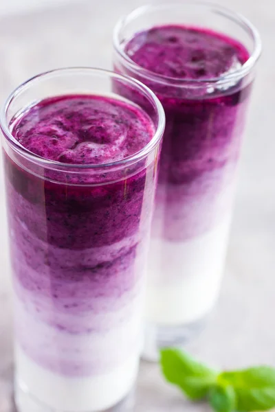 Delicious ombre blueberry smoothie — Stock Photo, Image