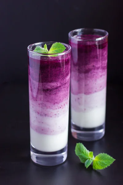 Ombre pyszne smoothie blueberry — Zdjęcie stockowe