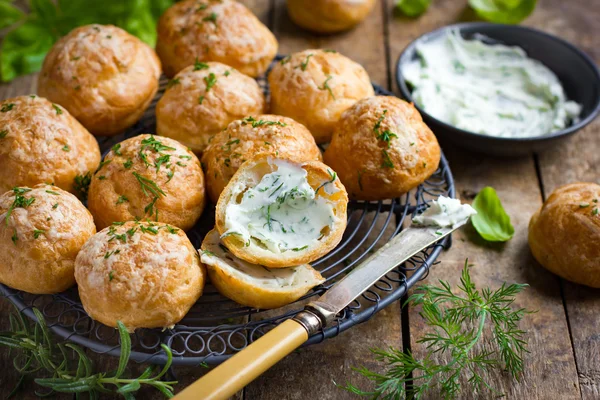 Bollos choux de queso francés tradicional —  Fotos de Stock