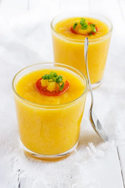 Żółty zupy pomidorowe Gazpacho — Zdjęcie stockowe