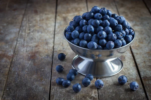 Blueberries in a metal bowl — Stock Photo, Image