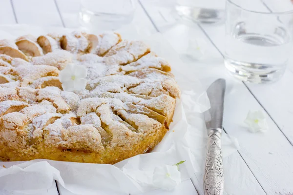 Яблучний пиріг з глазурованим цукром — стокове фото