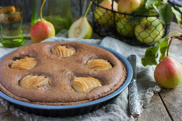 Frangipane ve armut ile ev yapımı çikolata tart — Stok fotoğraf