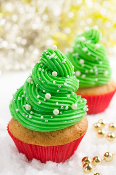 Krema ve şeker dekorasyon ile şenlikli Noel cupcakes — Stok fotoğraf