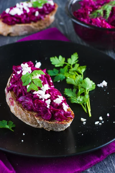 Bruschetta mit Rote Bete und Feta — Stockfoto