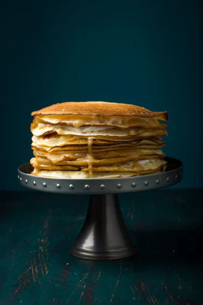 Crepe (pancake) cake with custard cream and caramel — Stock Photo, Image