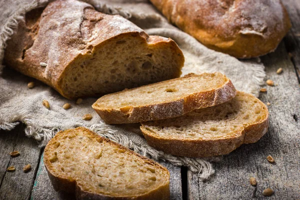 Pane di grano intero fatto in casa fresco — Foto Stock