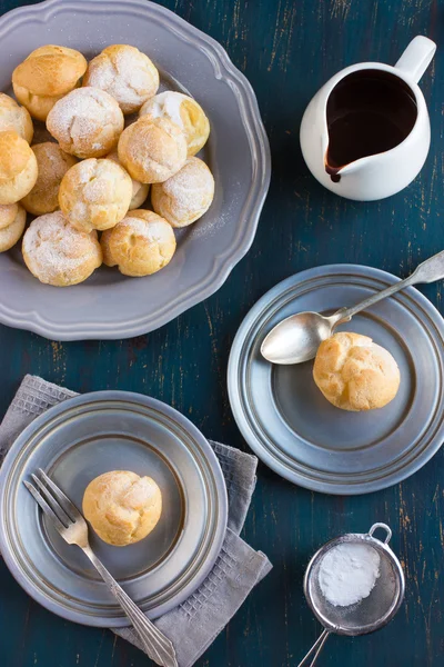 Profiteroles with cream and chocolate sauce — Stock Photo, Image