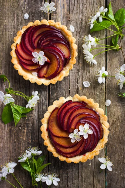 Tartaletas dulces con ciruela — Foto de Stock