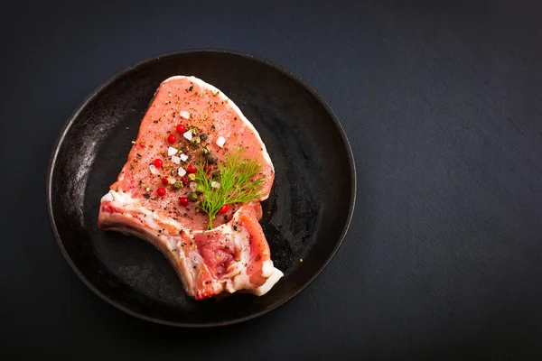 Pork chops with spices and herbs — Stock Photo, Image